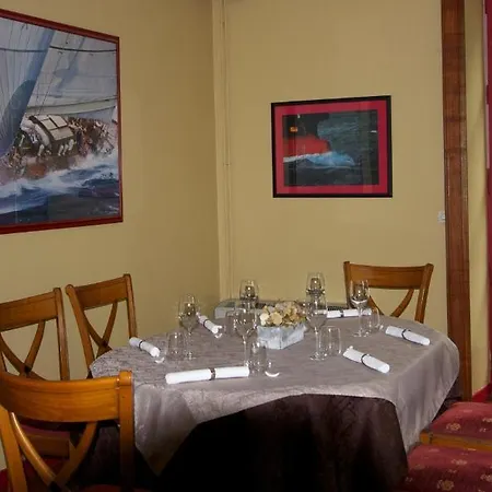 Hotell L'oree Du Chateau *